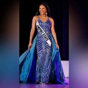 BLUE SHERRI HILL GOWN WITH DETACHABLE TRAIN